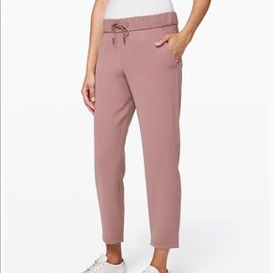 Lululemon On the Fly 7/8 Pants Woven size 6